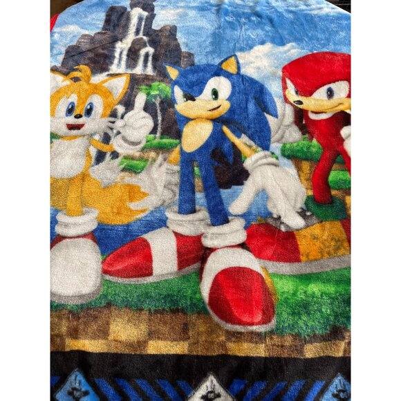 Sonic the Hedgehog red trimmed throw blanket with characters - Picture 2 of 7